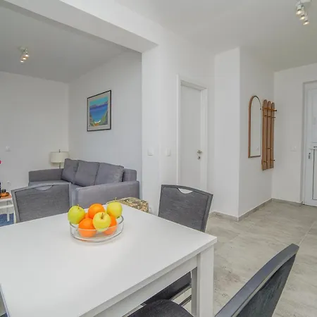 Gustav - Sea View With Balcony *