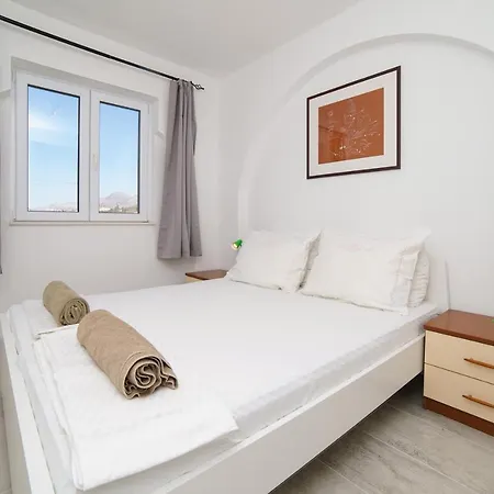 Gustav - Sea View With Balcony Apartment