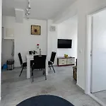 아파트 Gustav - Sea View With Balcony *